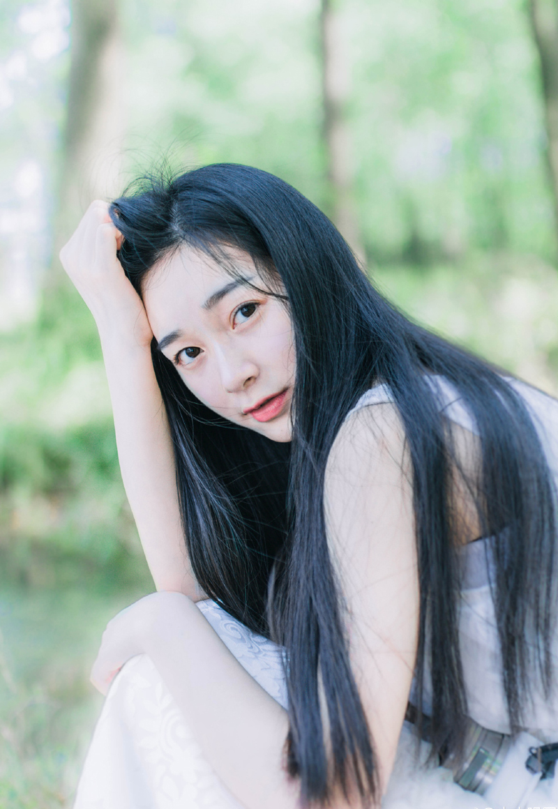 汉中归入吕布治下已经大半年了，虽然还有一些遗留问题没有处理，但大局已定，民心归附，只要送走了张鲁，汉中杨家、申家就算想反也翻不起什么浪花，当初带来的六千精锐，也没必要留在汉中养膘，庞统有种预感，诸葛亮恐怕不会那么轻易放弃蜀中这块地方，那接下来，就是他跟诸葛亮交手的时候了。